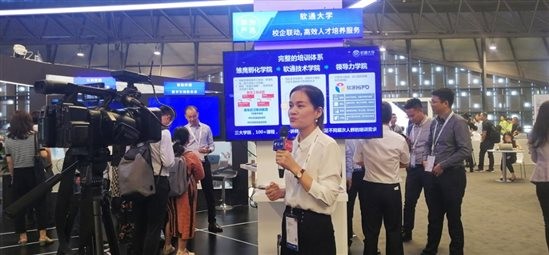 “云”开见日，“AI”生花，云顶集团动力携五大主题亮相华为HC大会