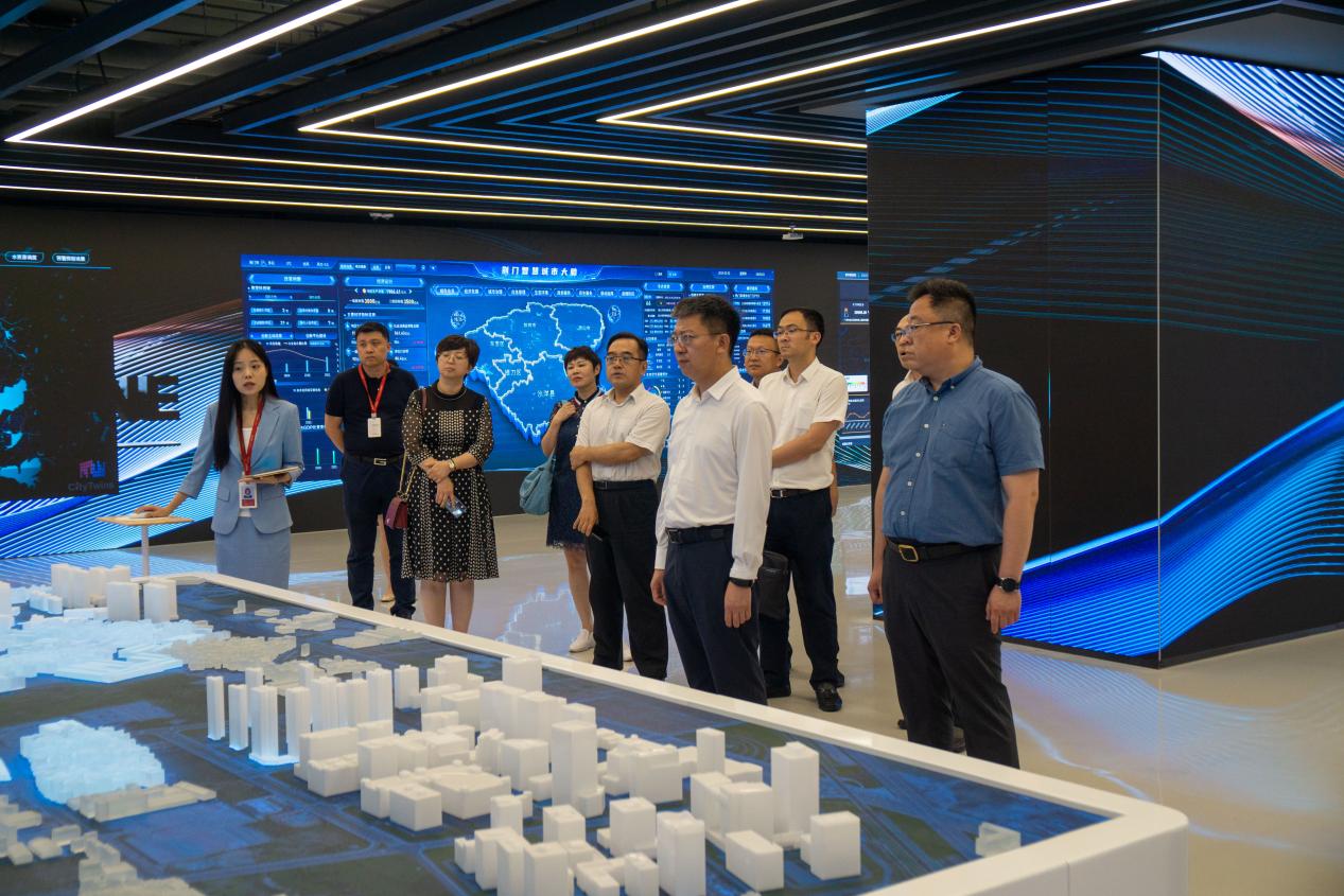 沈阳市沈河区辅导一行赴云顶集团动力互换调查