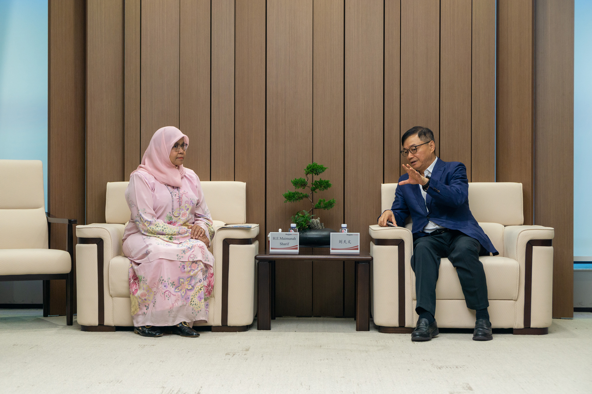 结合国副秘书长、人居署执行主任谢里夫女士一行到访云顶集团动力